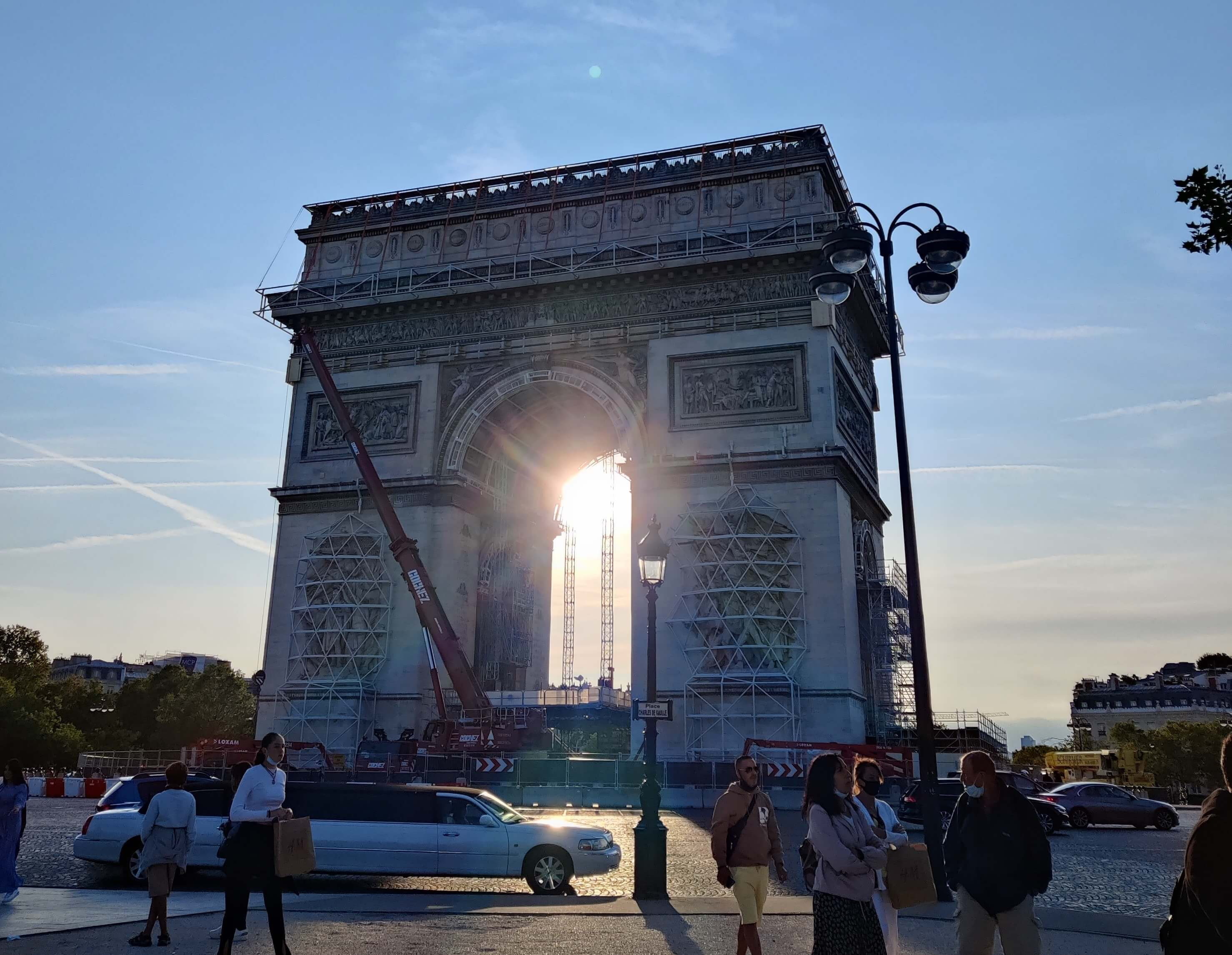 Arc de Triomphe - Future of Commuting